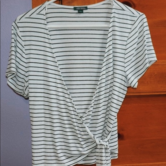 Super cute striped wrapped shirt! - Picture 2 of 2